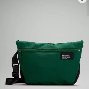Lululemon Clean Lines Crossbody Bag in Everglade Green